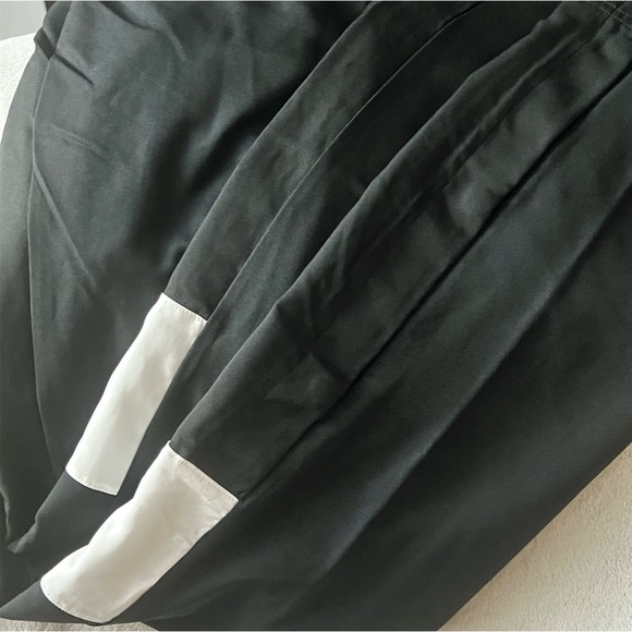Woman’s Med Nike Track Pants - Picture 4 of 6